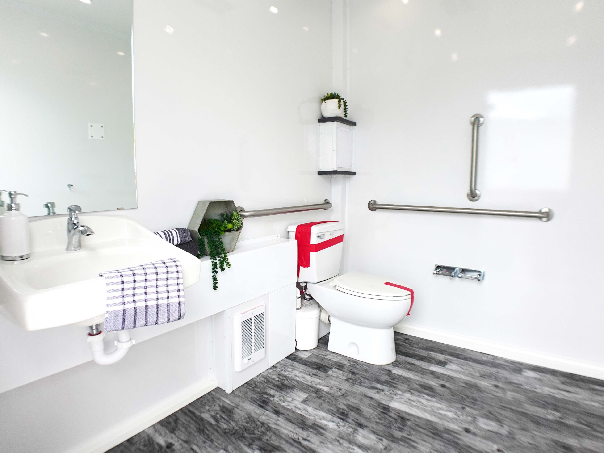 The Lavatory Los Angeles - ADA Plus 6 Restroom Trailer Stall